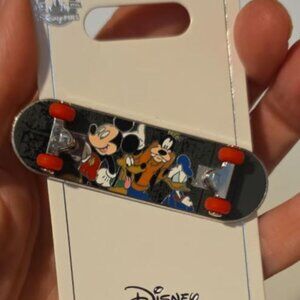 Disney Parks PIN Skateboard Series with Mickey & Gang NEW PB1P9